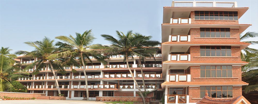 ホテル サガラ ビーチ リゾート コーバラム エクステリア 写真